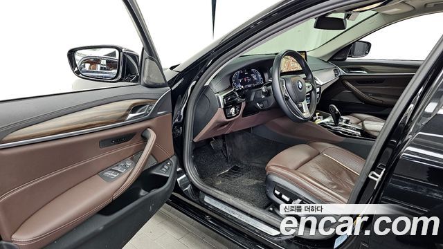 BMW 5-Series 530e Luxury