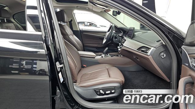 BMW 5-Series 530e Luxury