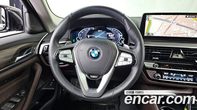 BMW 5-Series 530e Luxury