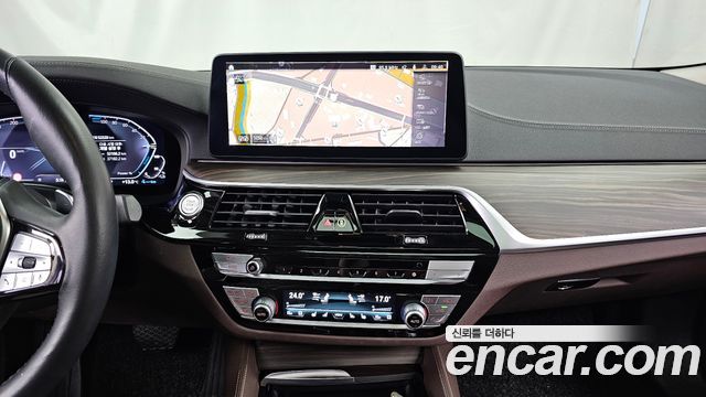 BMW 5-Series 530e Luxury