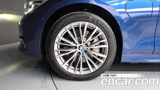 BMW 3-Series 330e Luxury