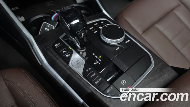 BMW 3-Series 330e Luxury
