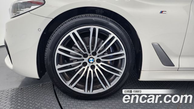 BMW 5-Series 530i xDrive M Sport Package Plus