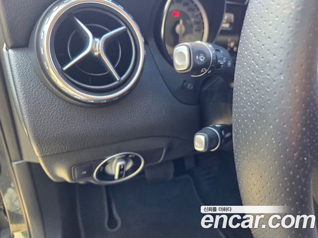 Mercedes-Benz GLA-Class GLA200 d 4MATIC
