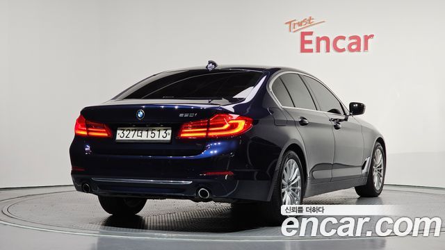 BMW 5-Series 520i Luxury