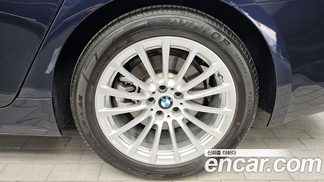 BMW 5-Series 520i Luxury