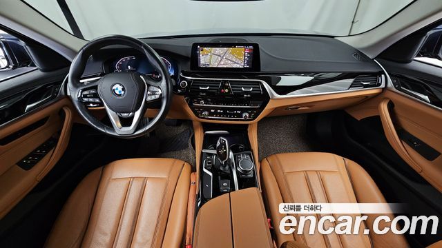 BMW 5-Series 520i Luxury