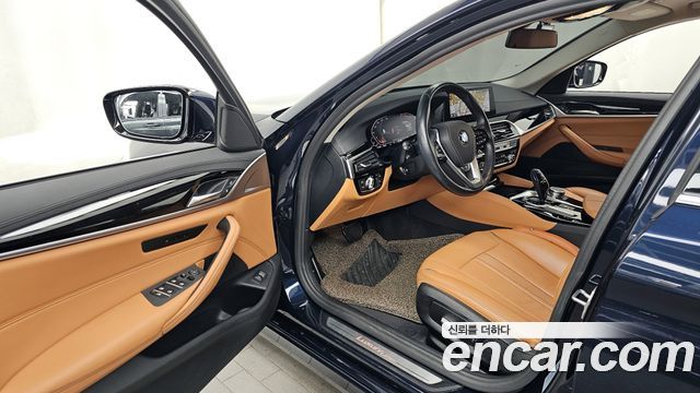 BMW 5-Series 520i Luxury