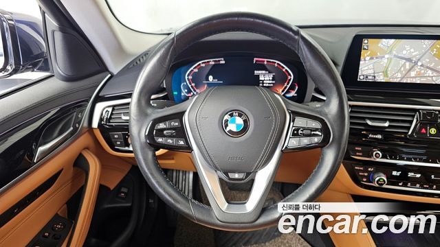 BMW 5-Series 520i Luxury