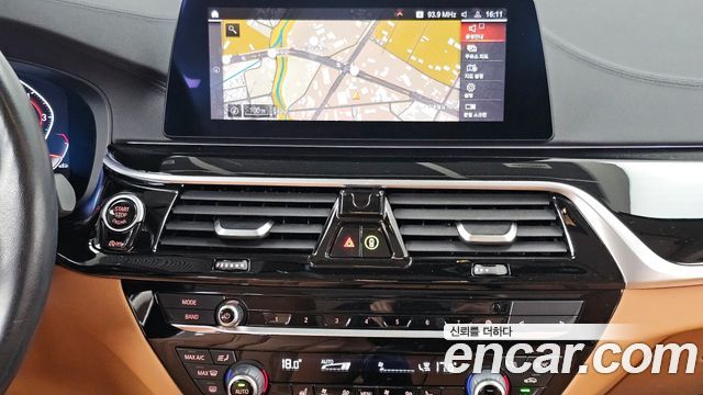BMW 5-Series 520i Luxury