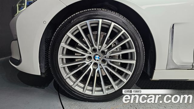 BMW 7-Series 740Li xDrive Design Pure Excellence