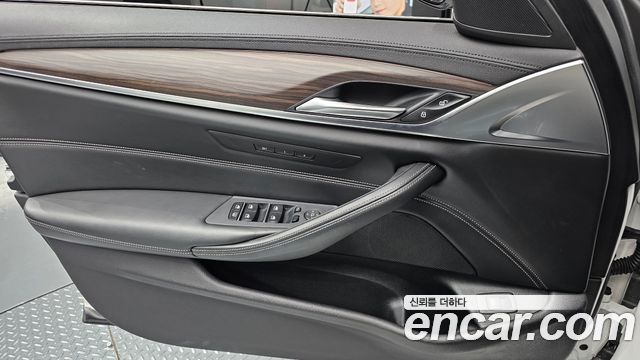 BMW 5-Series 530i xDrive M Sport Package Plus