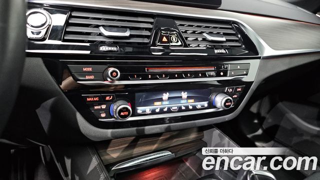 BMW 5-Series 530i xDrive M Sport Package Plus