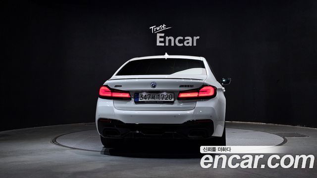 BMW 5-Series M550i xDrive