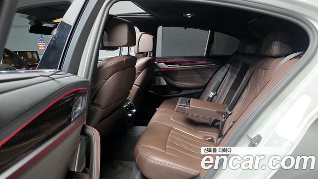 BMW 5-Series M550i xDrive