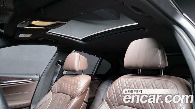 BMW 5-Series M550i xDrive