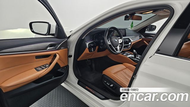 BMW 5-Series 530e Luxury