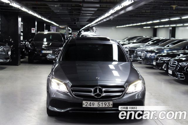 Mercedes-Benz E-Class E300 4MATIC Avnatgarde