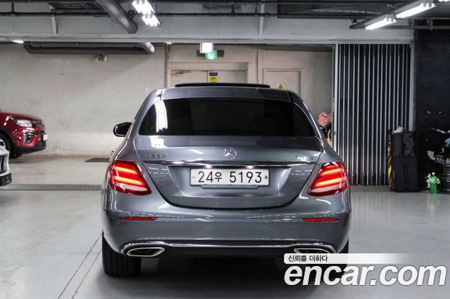 Mercedes-Benz E-Class E300 4MATIC Avnatgarde