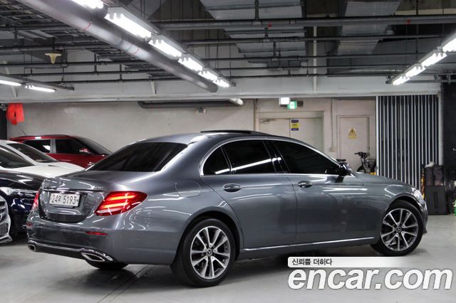 Mercedes-Benz E-Class E300 4MATIC Avnatgarde