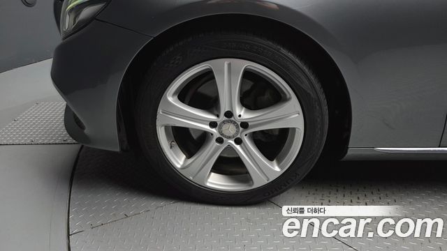 Mercedes-Benz E-Class E220d Avantgarde