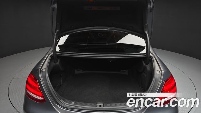 Mercedes-Benz E-Class E220d Avantgarde