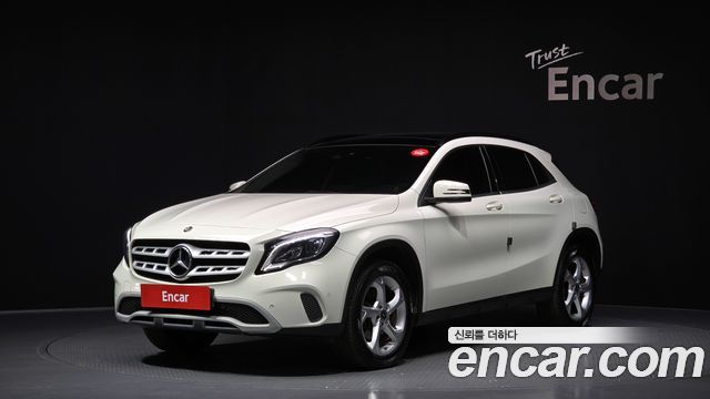 Mercedes-Benz GLA-Class GLA220