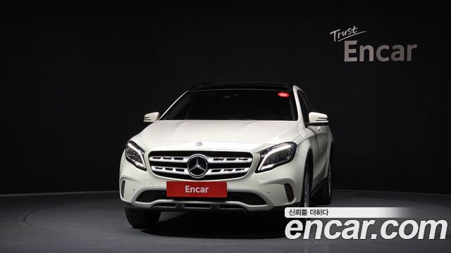 Mercedes-Benz GLA-Class GLA220