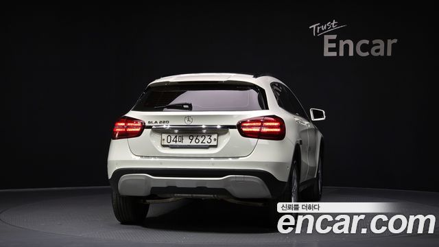 Mercedes-Benz GLA-Class GLA220