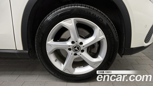 Mercedes-Benz GLA-Class GLA220