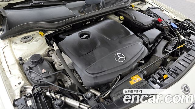 Mercedes-Benz GLA-Class GLA220