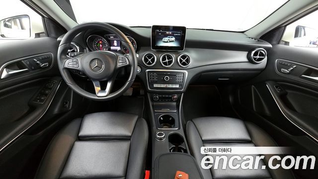Mercedes-Benz GLA-Class GLA220