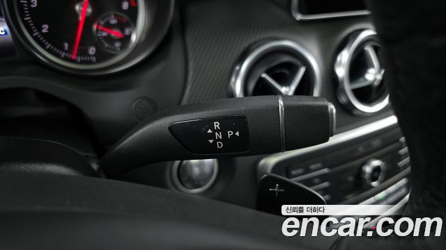 Mercedes-Benz GLA-Class GLA220