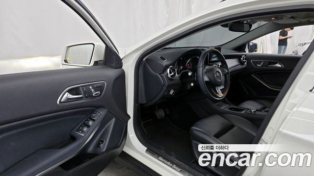 Mercedes-Benz GLA-Class GLA220