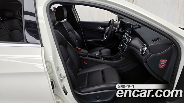 Mercedes-Benz GLA-Class GLA220