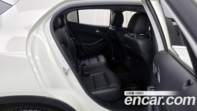 Mercedes-Benz GLA-Class GLA220