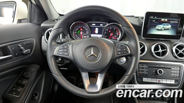 Mercedes-Benz GLA-Class GLA220