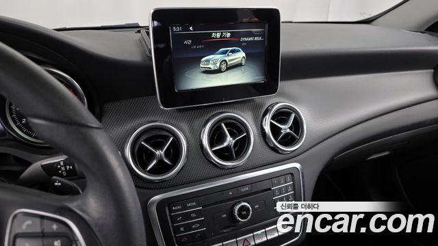 Mercedes-Benz GLA-Class GLA220