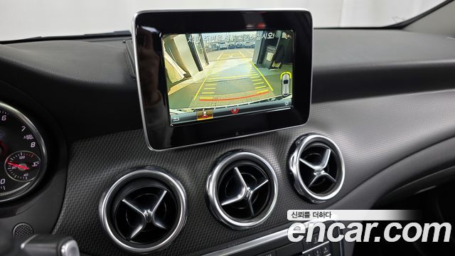 Mercedes-Benz GLA-Class GLA220