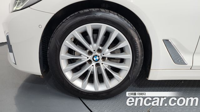 BMW 5-Series 520i Luxury