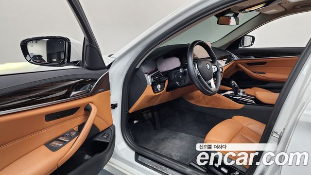BMW 5-Series 520i Luxury