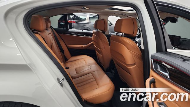 BMW 5-Series 520i Luxury