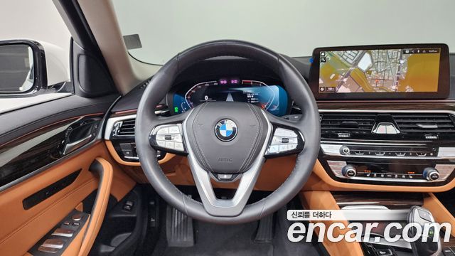 BMW 5-Series 520i Luxury