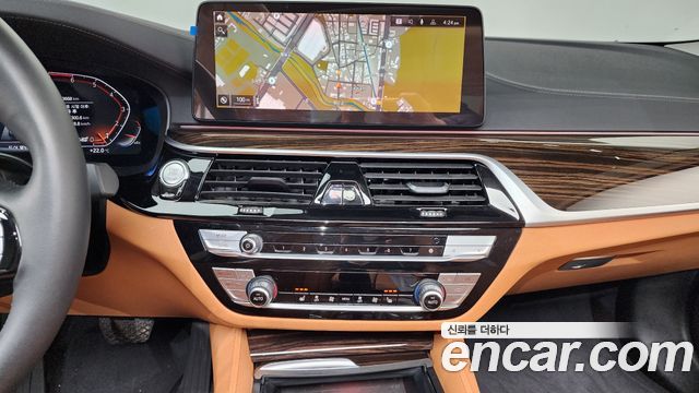 BMW 5-Series 520i Luxury
