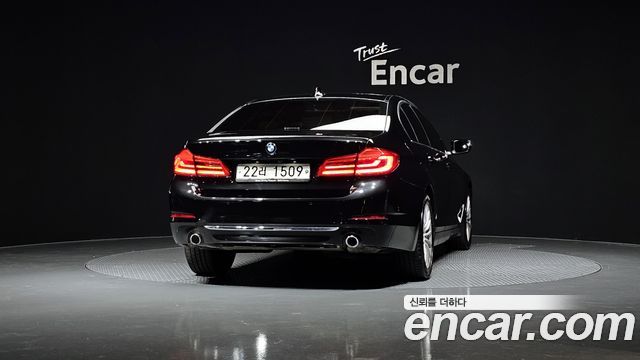 BMW 5-Series 520i Luxury