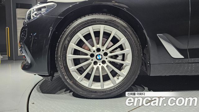 BMW 5-Series 520i Luxury