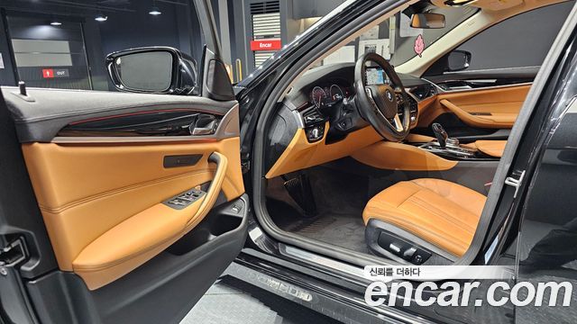 BMW 5-Series 520i Luxury