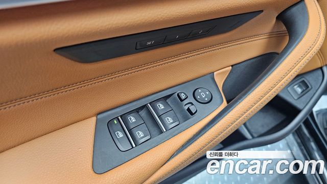 BMW 5-Series 520i Luxury