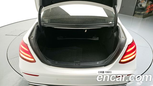Mercedes-Benz E-Class E200 Avantgarde