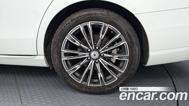 Mercedes-Benz E-Class E200 Avantgarde